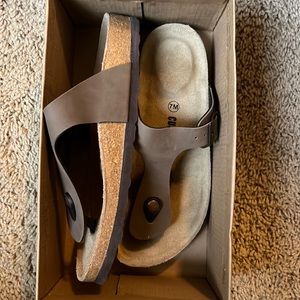 Women’s Cushionaire Tan Sandals size 7